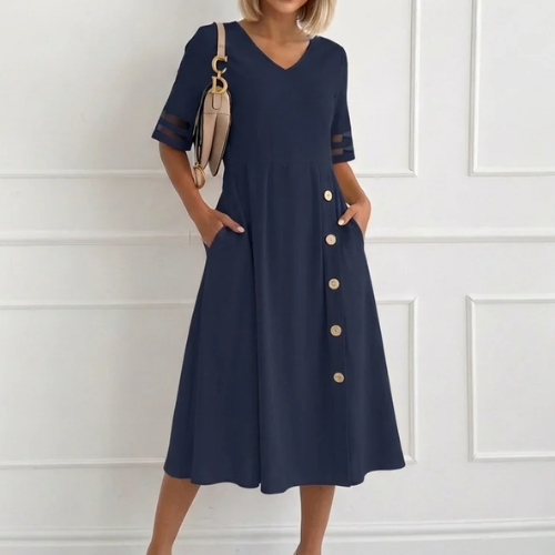 Maria – Mekko nappiyksityiskohdalla