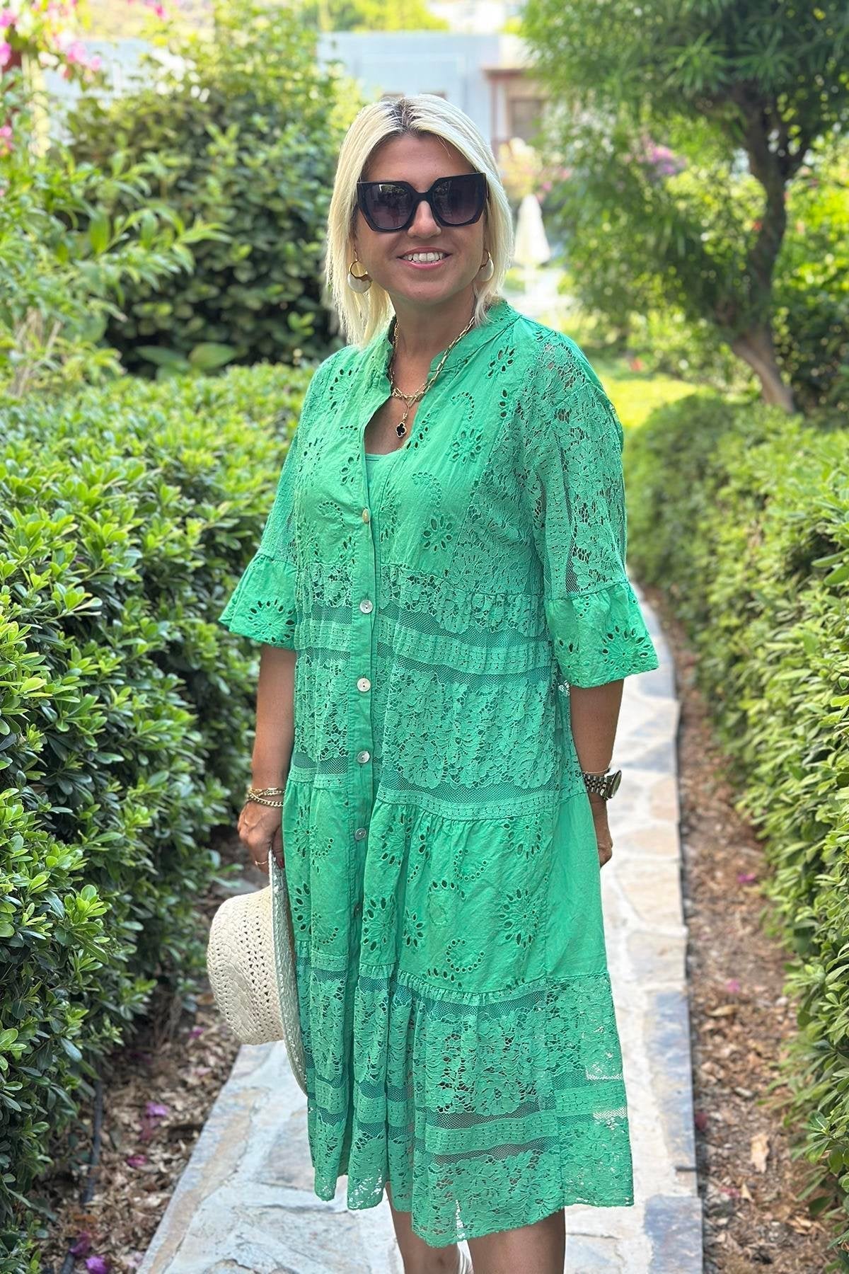Mirelle – Ajaton mekko hienostuneilla yksityiskohdilla