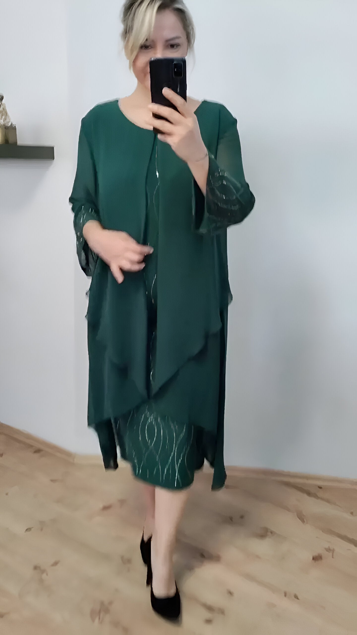 Claudia™ - Tyylikäs, laskeutuva mekko, jossa on päällyste