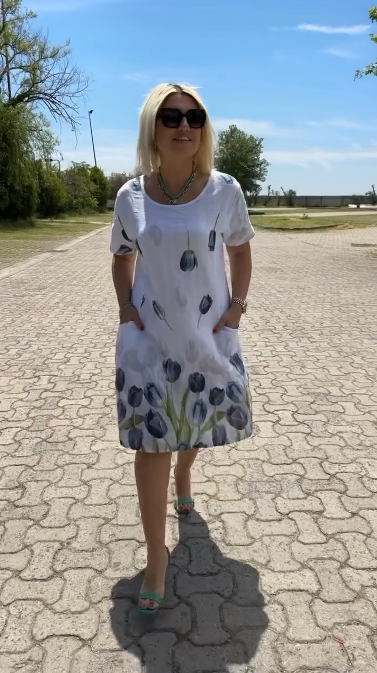 Neya™ - Kesämekko pyöreällä kauluksella ja kauniilla printillä
