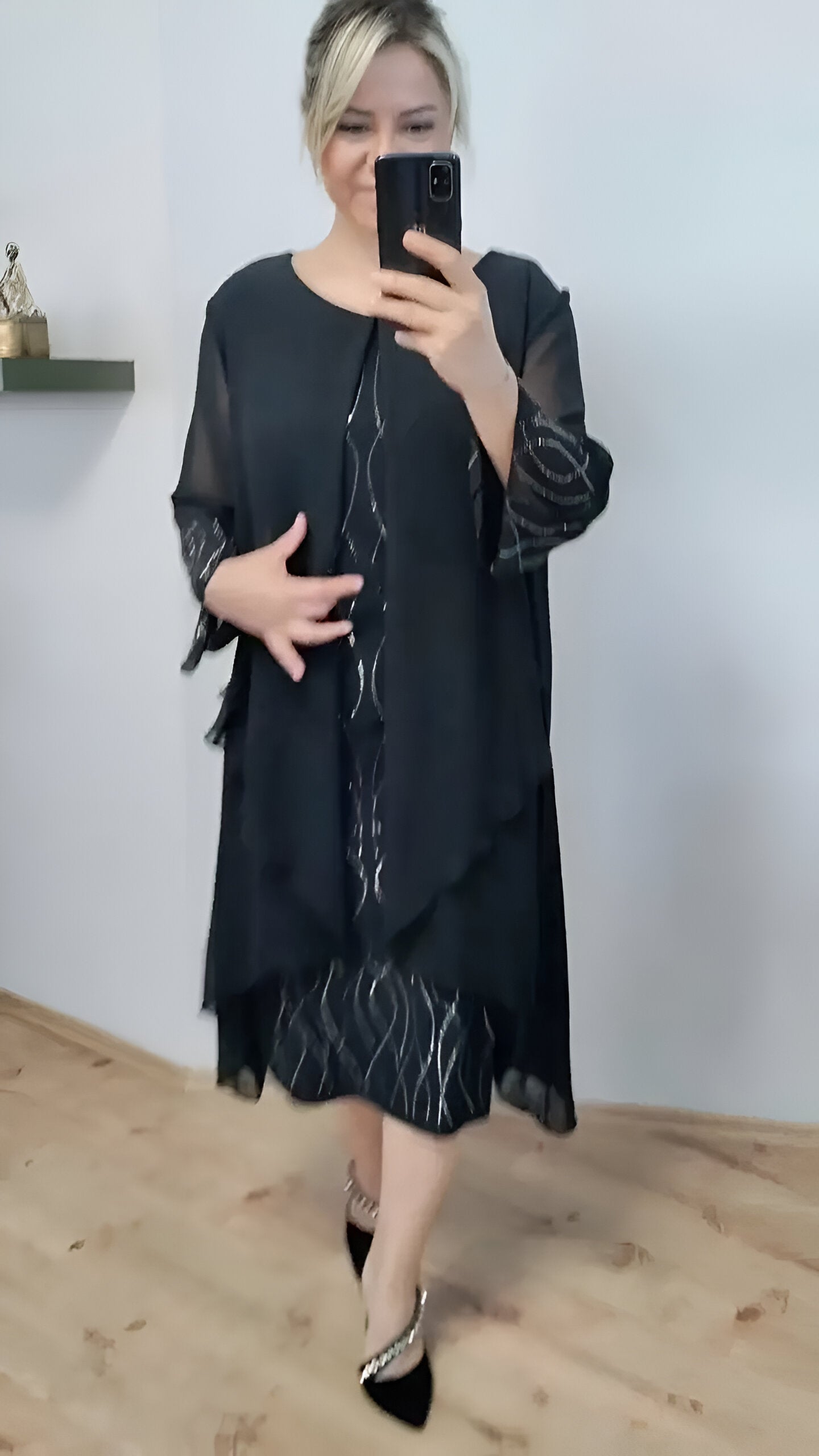 Claudia™ - Tyylikäs, laskeutuva mekko, jossa on päällyste