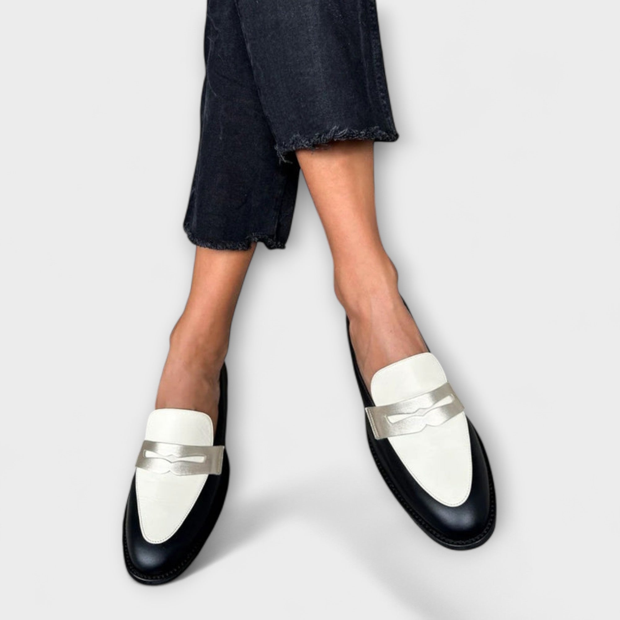 Xara – Mustat Loaferit Metallipinnalla