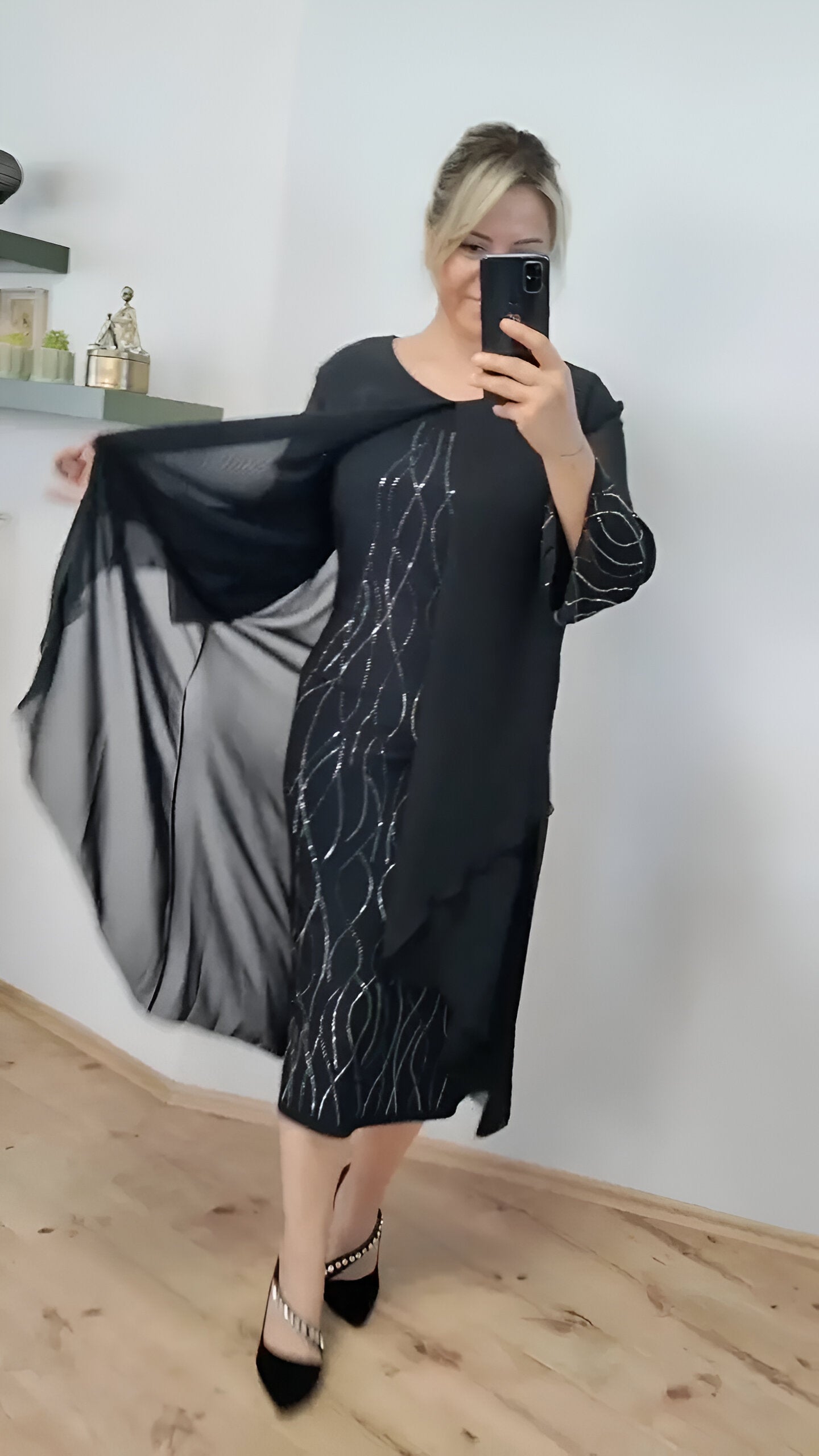 Claudia™ - Tyylikäs, laskeutuva mekko, jossa on päällyste
